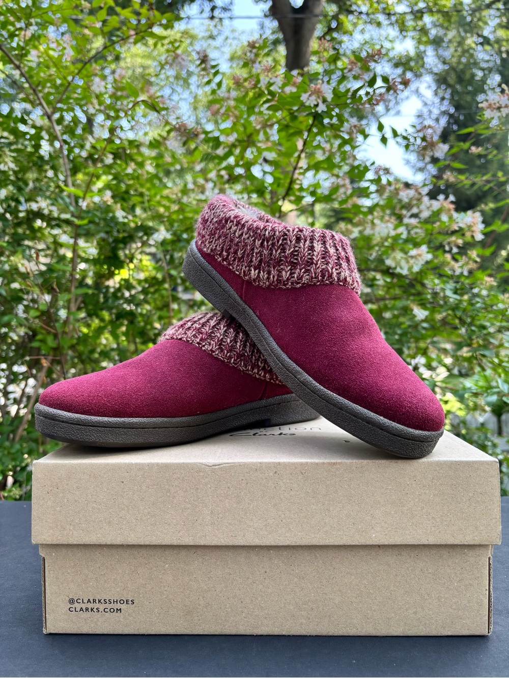 Clarks Women's Slip-On Suede Slipper Boot in Burgundy 7W - Picture 2 of 7